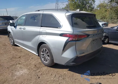 2021 Toyota Sienna Xle z USA, uszkodzony, nr VIN 5TDJRKEC3MS037460